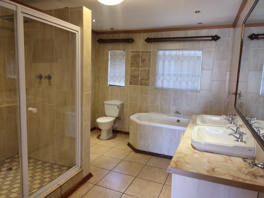 4 Bedroom Property for Sale in Fleurdal Free State